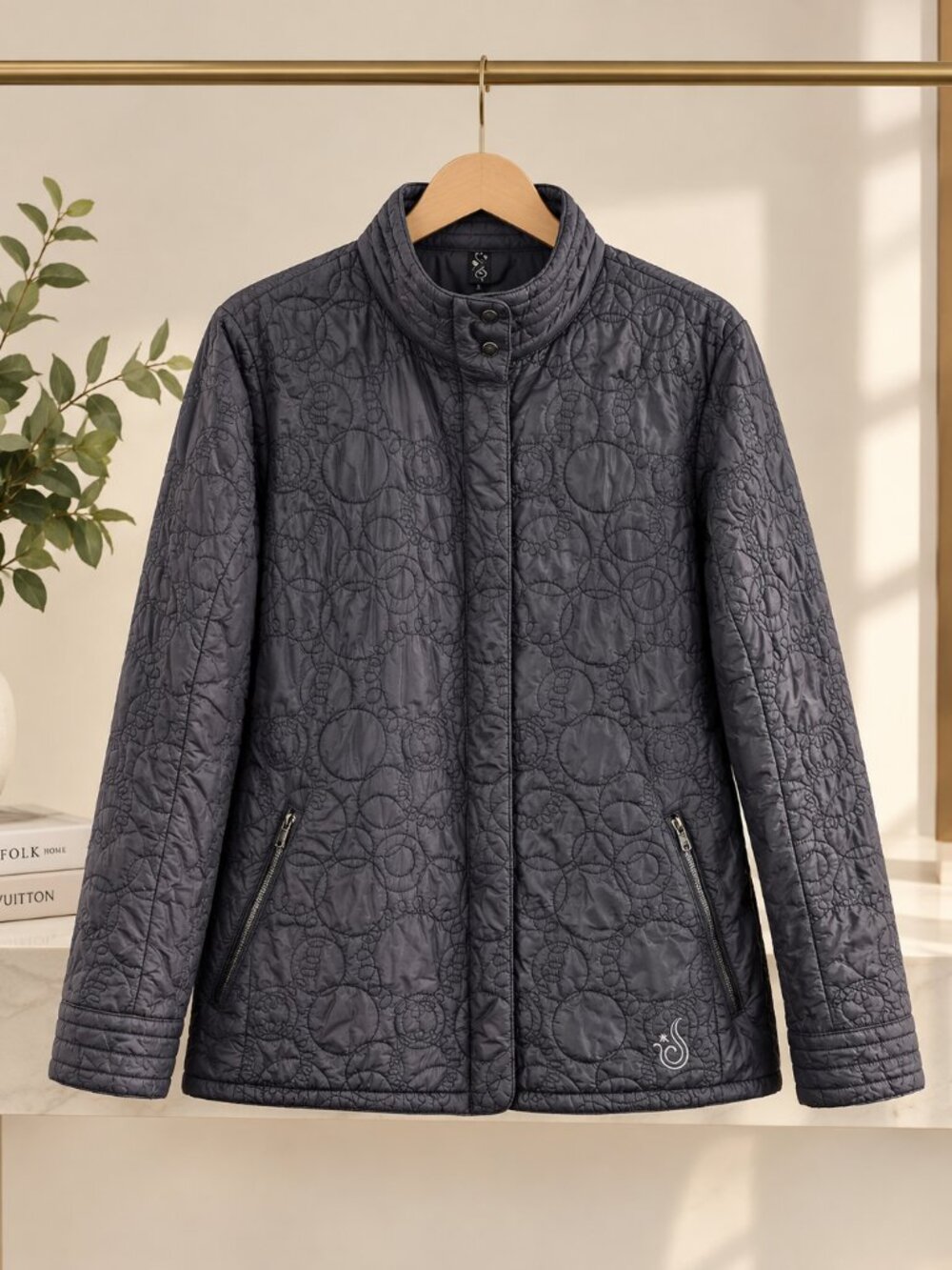 Isis Quilted Zip Front Jacket Lightweight Black Excellent condition!